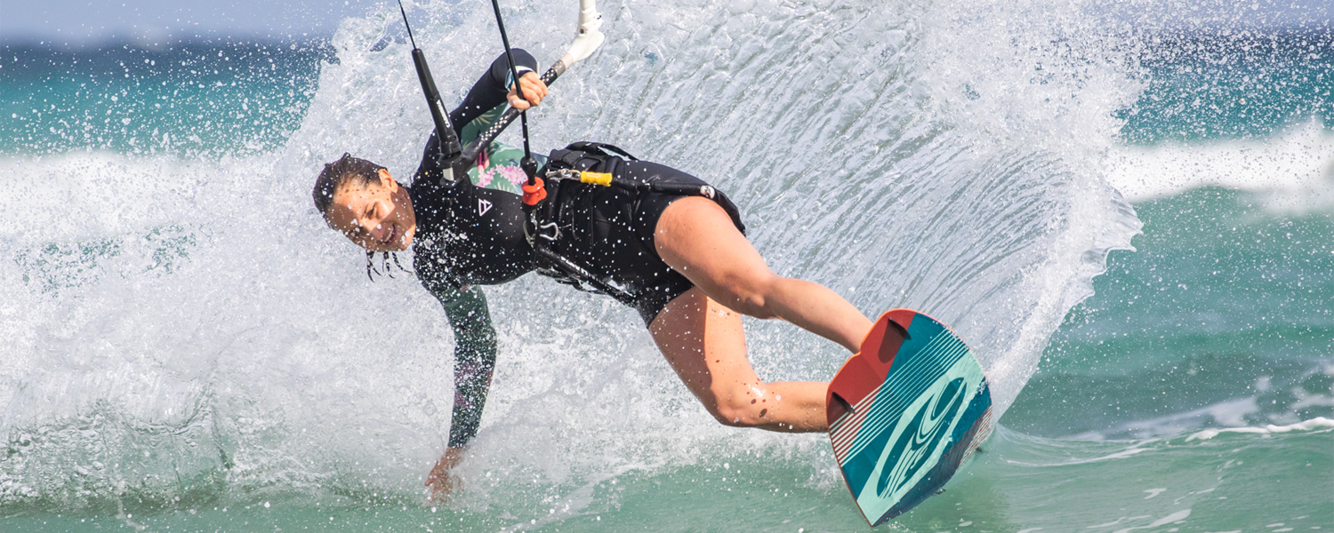 holka na vode cabrinha tronic 2021 windsurifng karlin